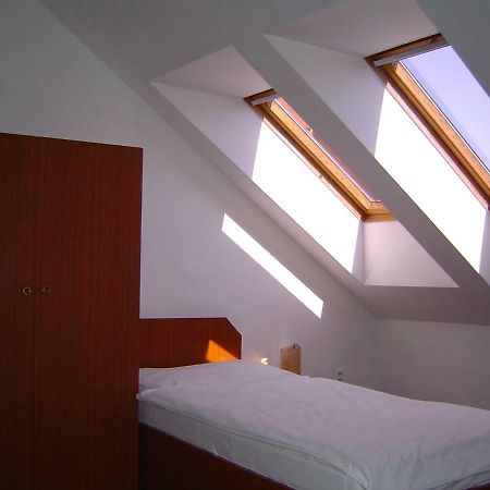 Hotel U Sladku Прага Экстерьер фото