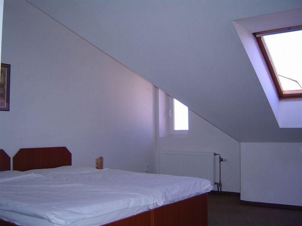 Hotel U Sladku Прага Экстерьер фото