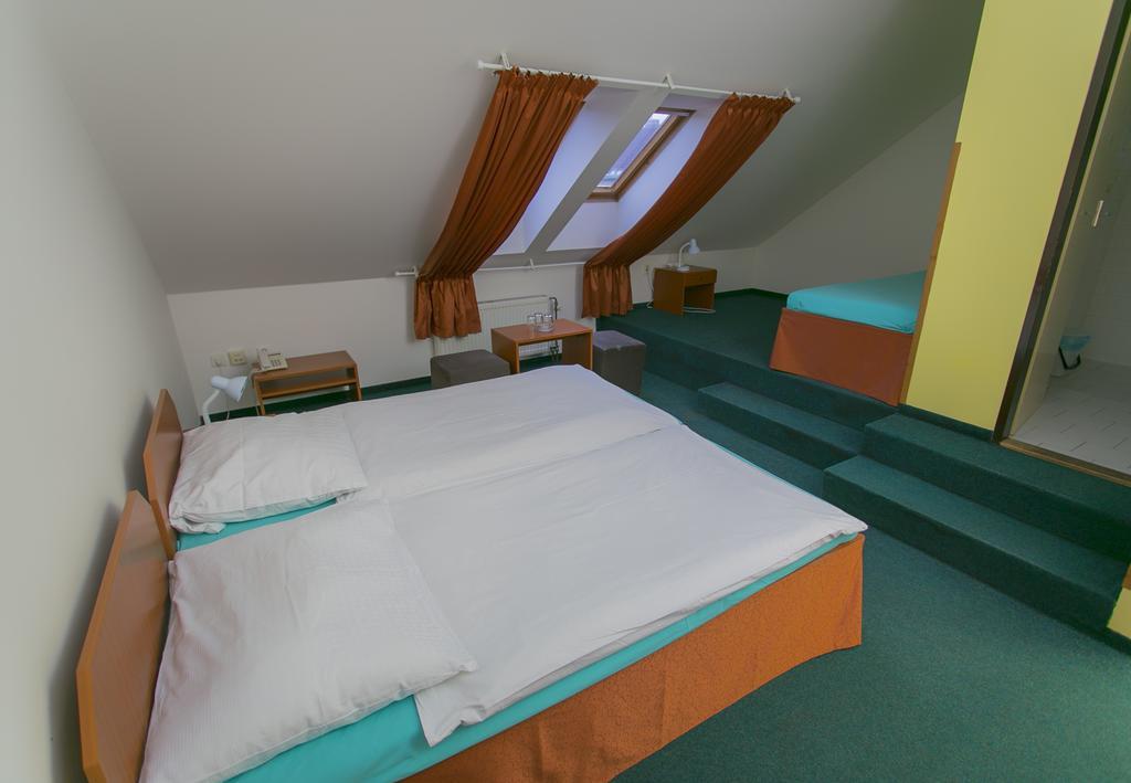Hotel U Sladku Прага Экстерьер фото