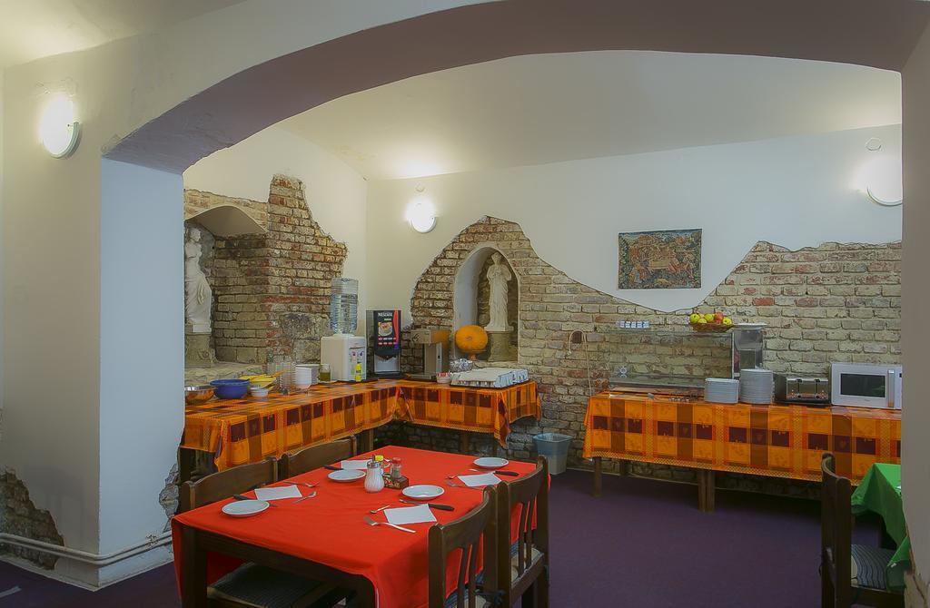 Hotel U Sladku Прага Экстерьер фото