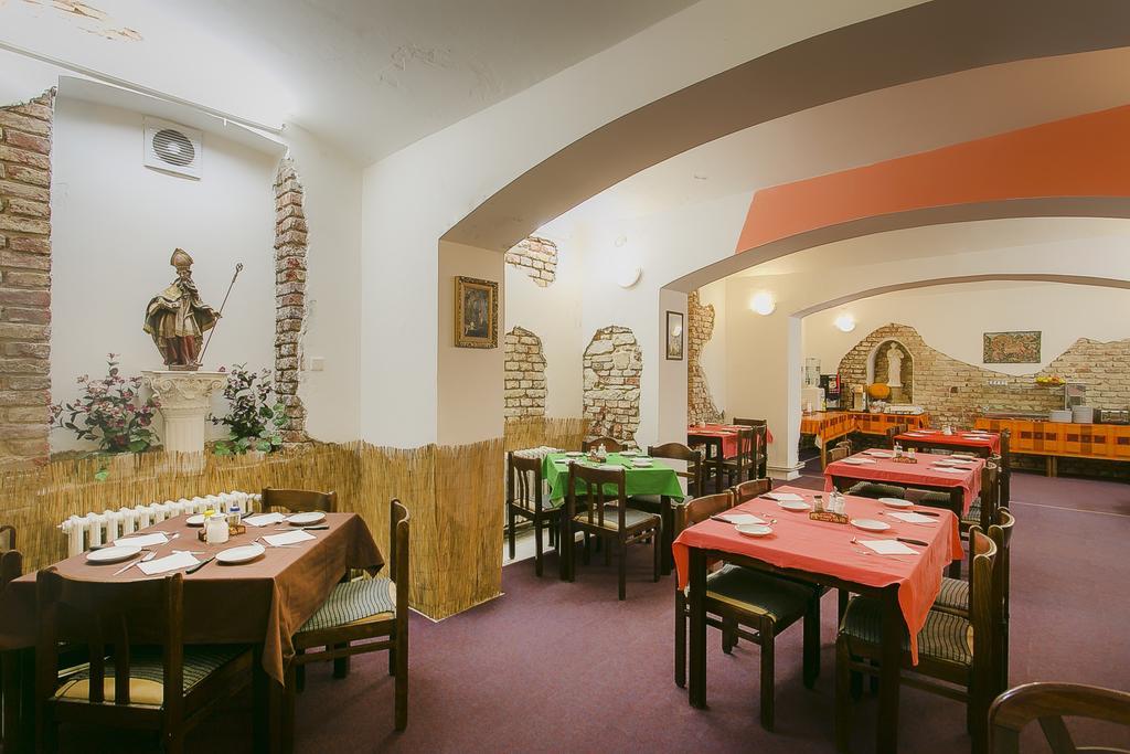 Hotel U Sladku Прага Экстерьер фото