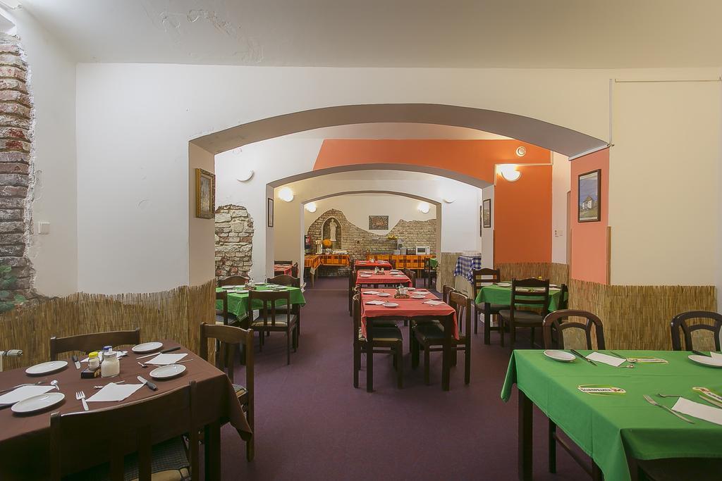 Hotel U Sladku Прага Экстерьер фото