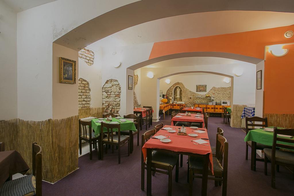 Hotel U Sladku Прага Экстерьер фото