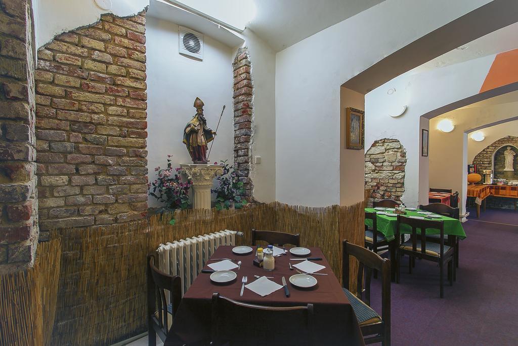Hotel U Sladku Прага Экстерьер фото