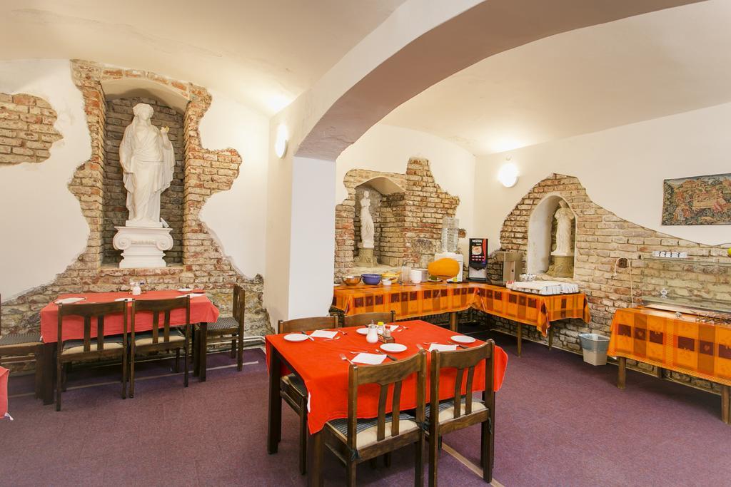 Hotel U Sladku Прага Экстерьер фото