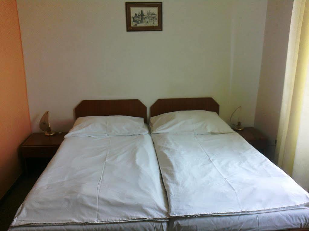 Hotel U Sladku Прага Экстерьер фото